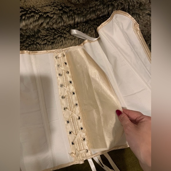 Cream Fashion Lace-up Corset - Picture 4 of 6